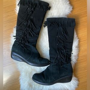 Black high suede boot with tassel